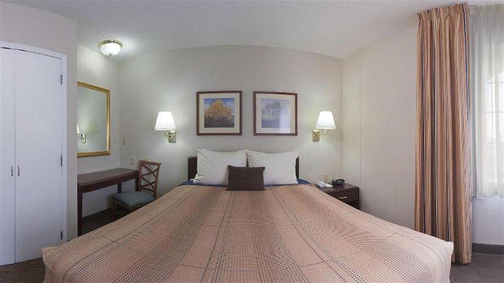 แคนเดิลวูด สวีทส์ ไซราคิวซ์ แคเรียร์ เซอร์เคิล Hotel อีสต์ซีราคิวส์ ภายนอก รูปภาพ